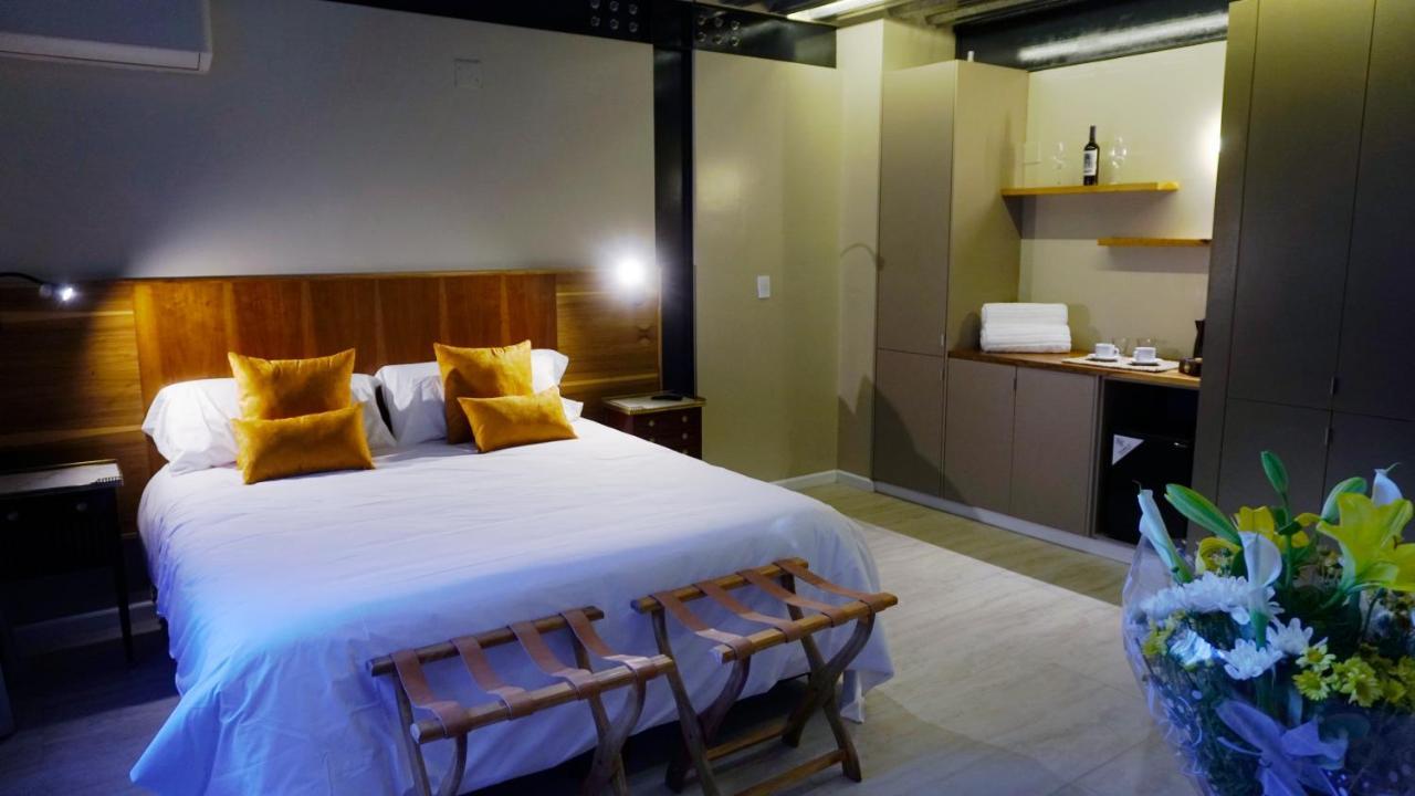 718 Rufino Petit Hotel เมนโดซา ภายนอก รูปภาพ
